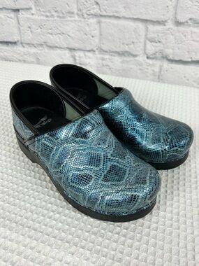 Dansko Blue Snakeskin Print Professional Clogs EU 38 US 7.5 8